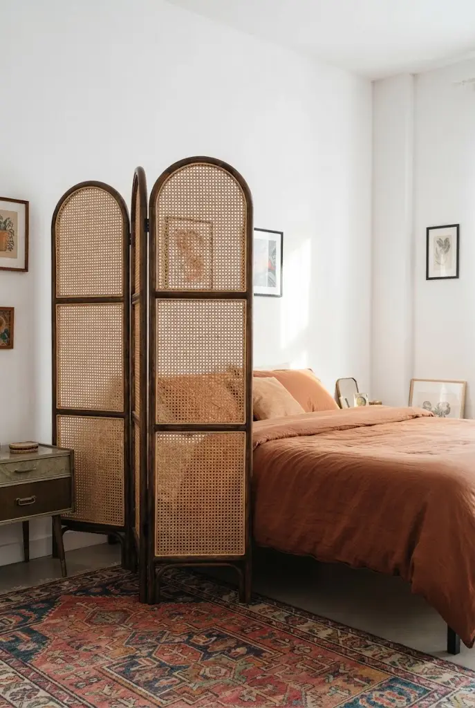 Folding Screen for Flexible Privacy